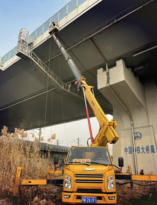 高空作業(yè)新選擇 登高車租賃與貨梯零部件制造